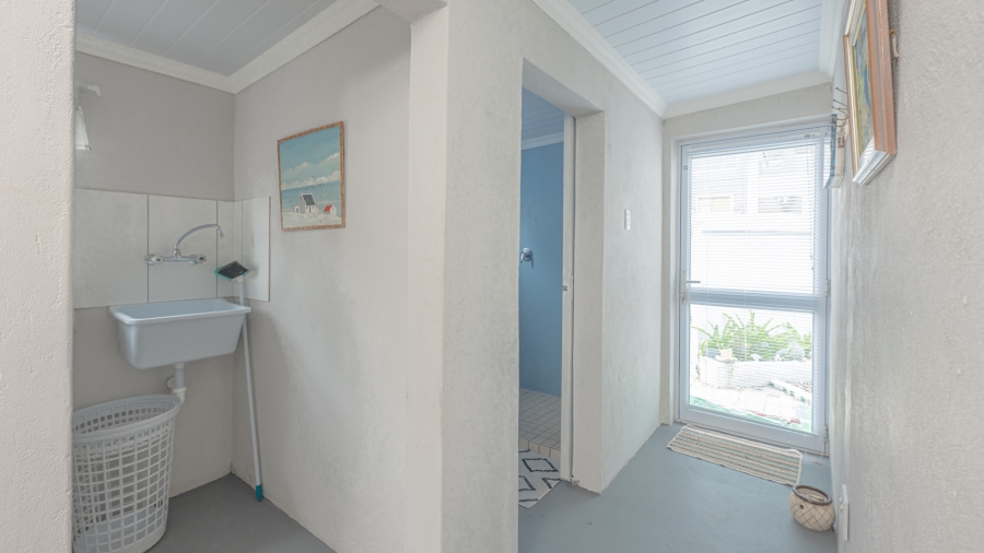 To Let 2 Bedroom Property for Rent in Agulhas Western Cape